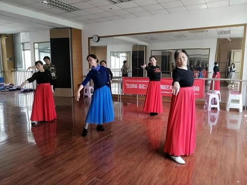 石羊街道錦城社區(qū)舉辦藝術(shù)課堂 聲樂培訓(xùn)活動助力居民文化生活